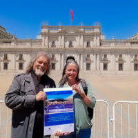 Juan Carlos Cardenas de Ecoceanos y Elsa Cabrera de CCC en La Moneda